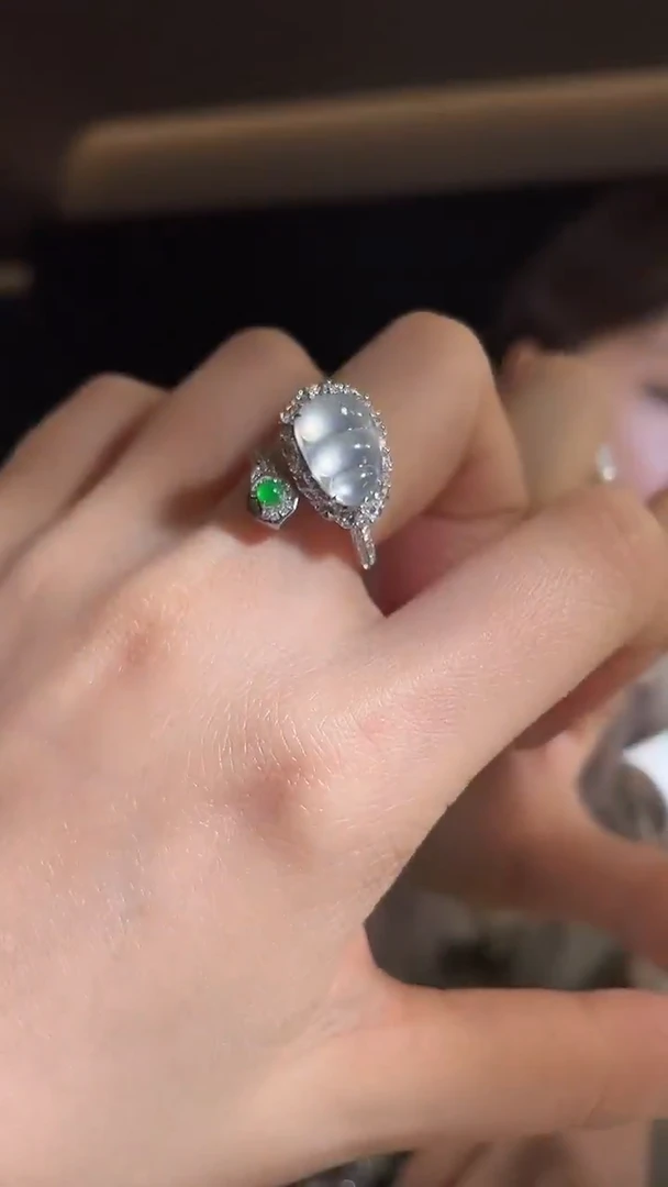 18K金镶嵌戒指翡翠天然缅甸A货翡翠