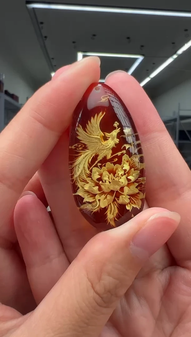 未镶嵌颈饰琥珀凤凰