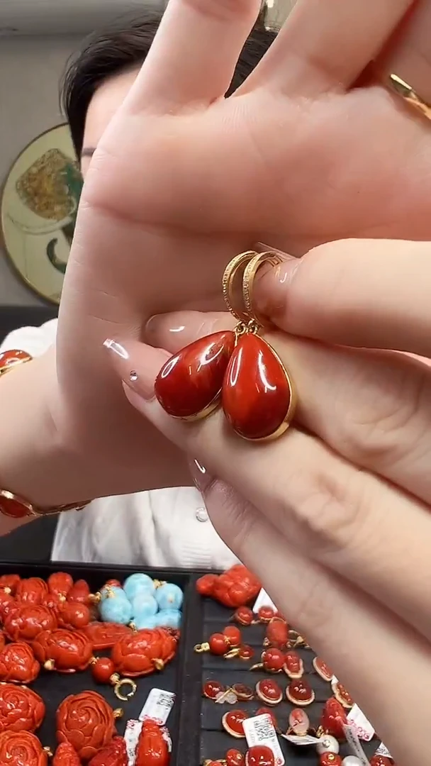 18K金镶嵌耳坠南红玛瑙/水滴款