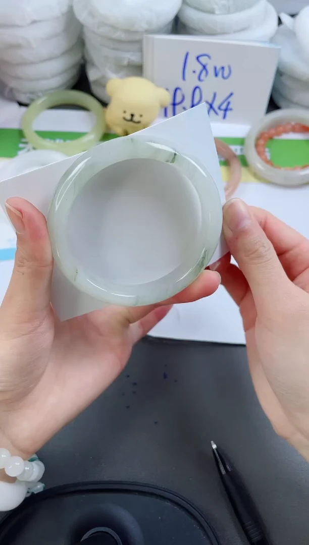 【闪购商品】石英质玉手镯未镶嵌73-58.4