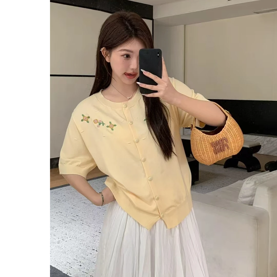 新款绣花开身短袖上衣2702