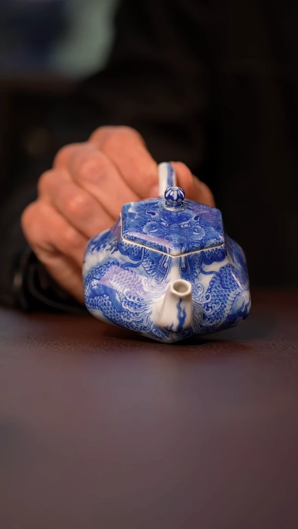 【闪购商品】杯永明尚玩青花龙纹八方壶