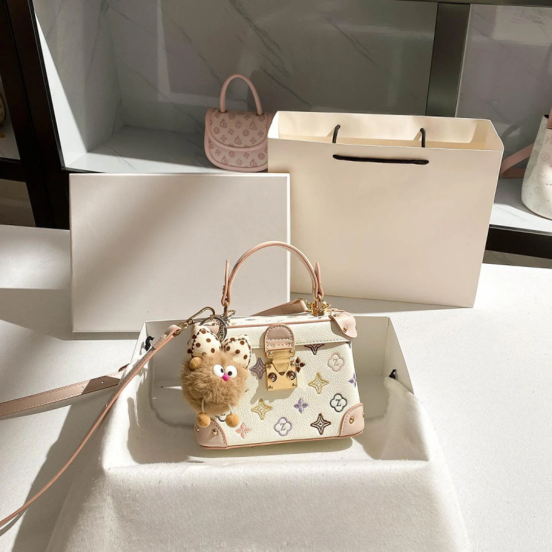 香港正品精选轻奢新款超火刺绣时尚盒子手提小包高级感撞色小方包