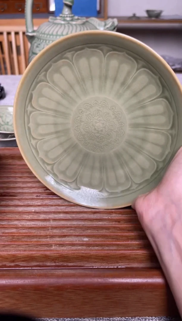 瓷器耀州窑青釉莲瓣盘 微瑕