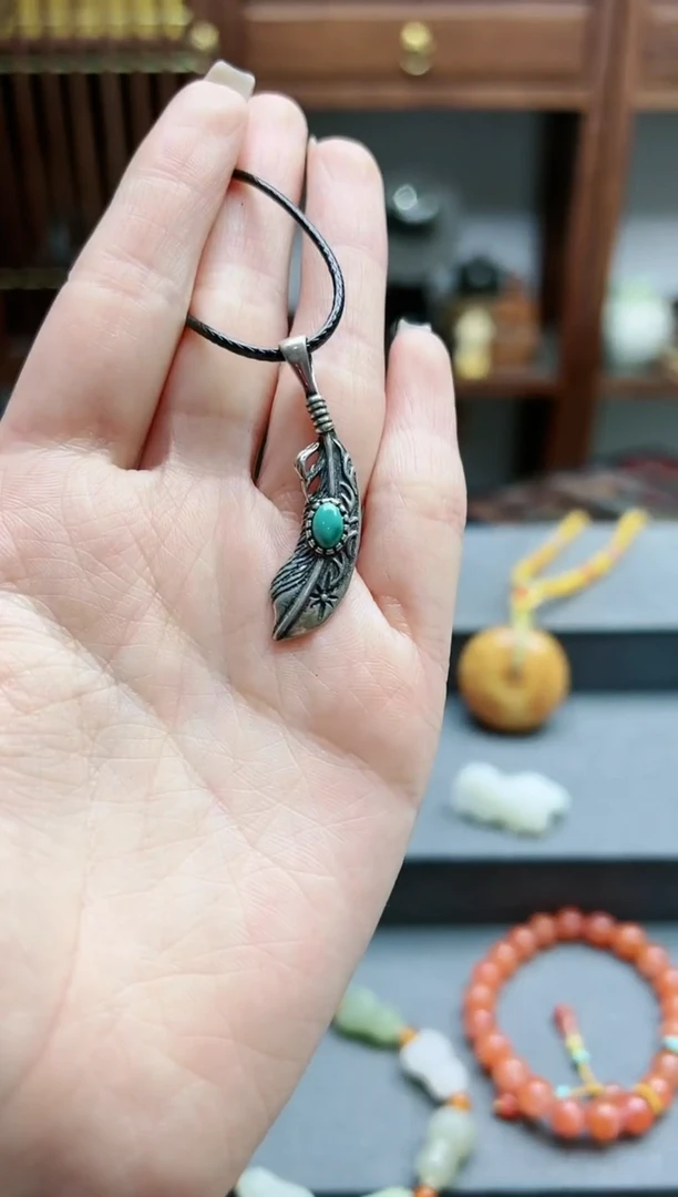 【闪购商品】绿松石吊坠银S925镶嵌松石羽毛GSX赠皮绳多样性发其一