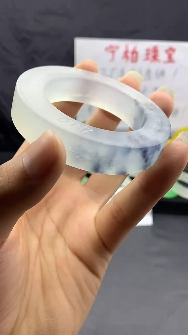 玉冰白底墨花手镯成品一个