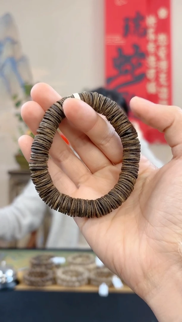 【闪购商品】沉香手串海南莺歌绿棋沉水药片随型单圈多样性发货