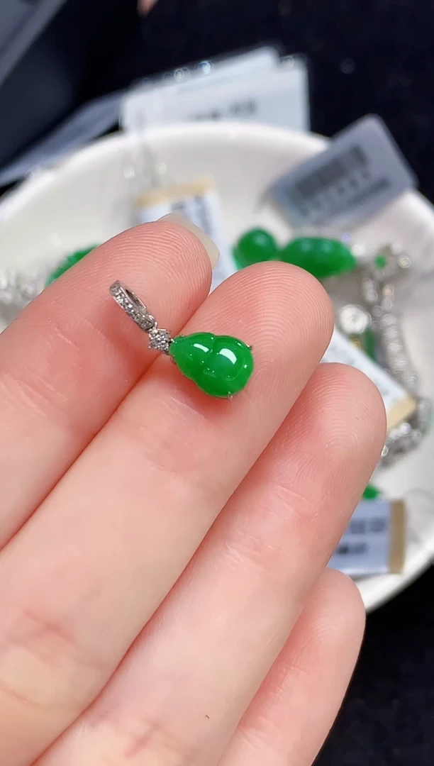 吊坠(不含链)18K金镶嵌翡翠多样性发其一