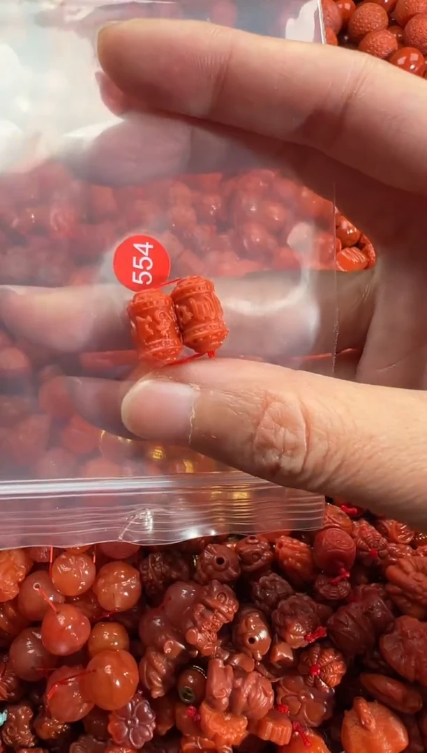 南红玛瑙未镶嵌颈饰1