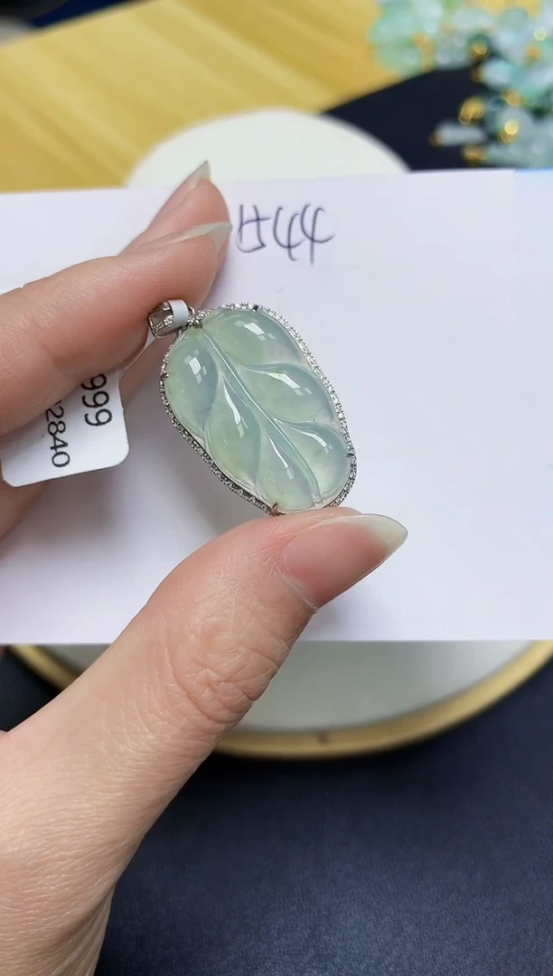 翡翠18K金镶嵌颈饰天然缅甸翡翠A货