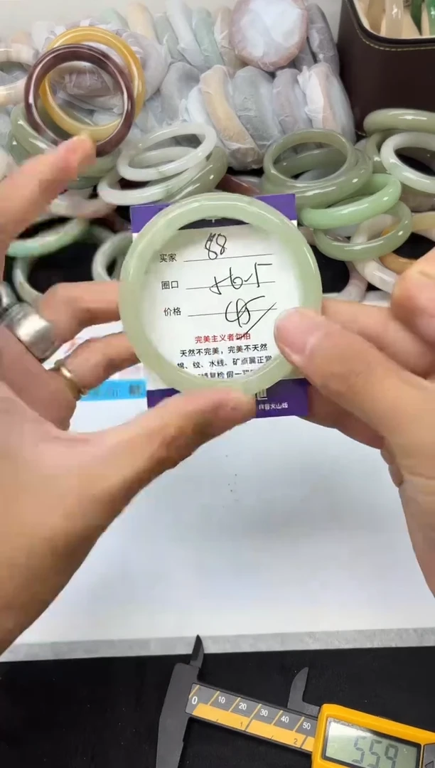 未镶嵌手镯石英质玉88