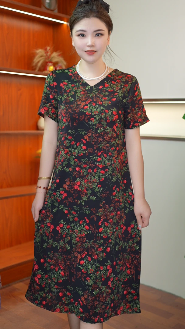 【黑色小红花】2025夏季新款妈妈装时尚遮肉中长款显瘦连衣裙