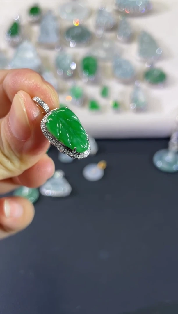 吊坠(不含链)18K金镶嵌翡翠A475|2500