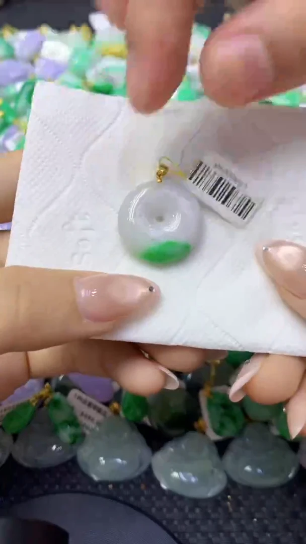 颈饰未镶嵌翡翠天然缅甸翡翠A货