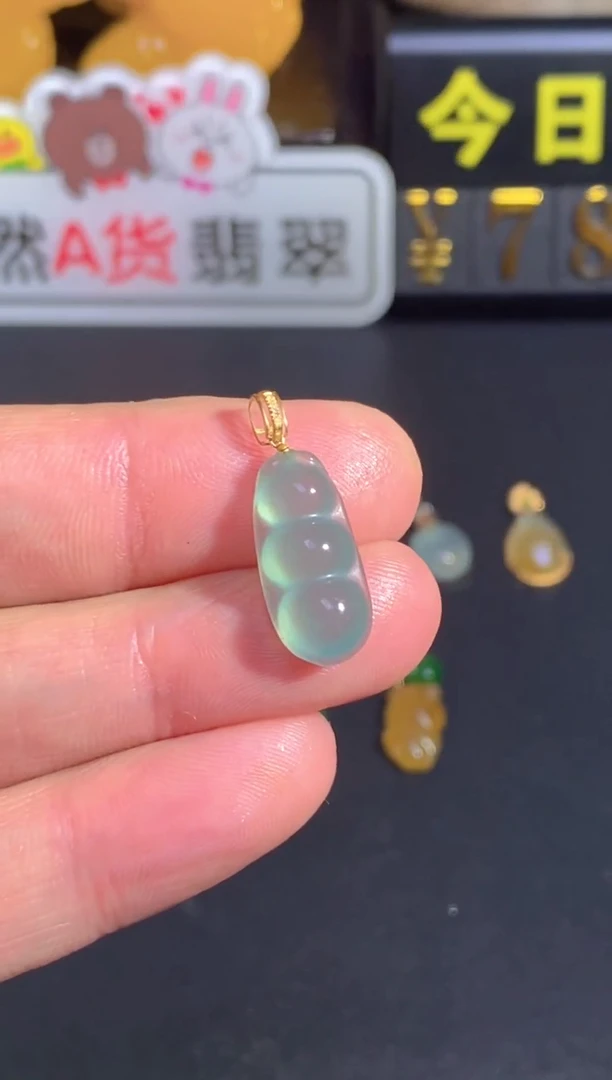 颈饰18K金镶嵌翡翠