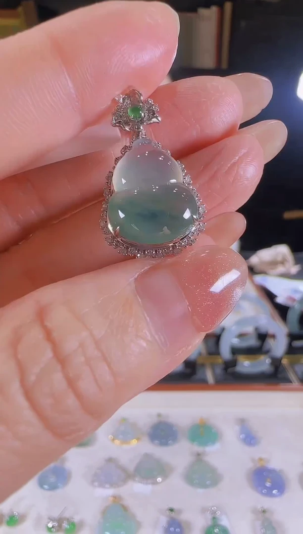 【闪购商品】翡翠吊坠(不含链)18K金镶嵌冰种飘花葫芦