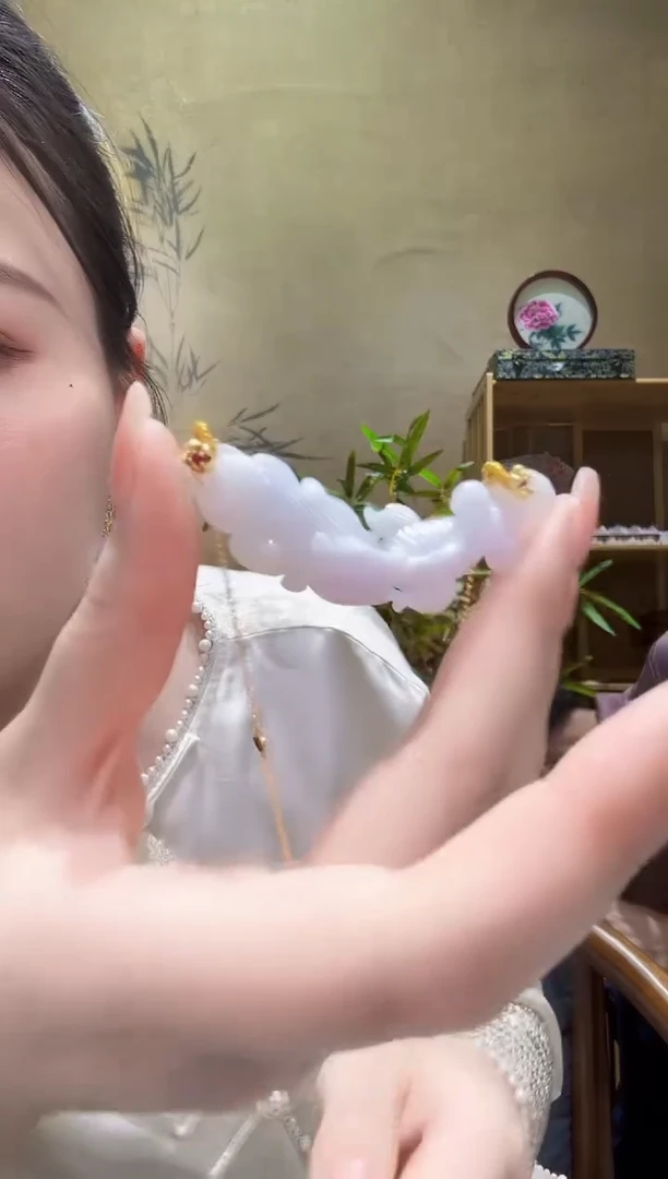 翡翠未镶嵌颈饰吊坠