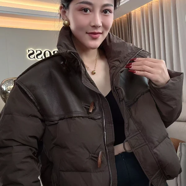 【耿老板6011#】皮拼羊角扣设计精致短款显高面包服女羽绒服
