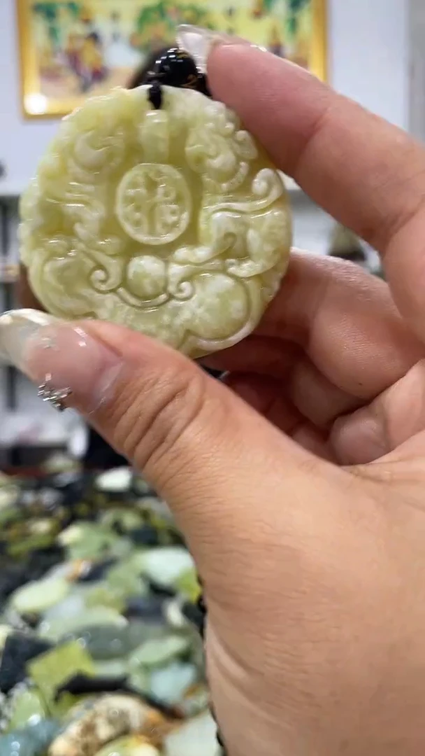 岫玉未镶嵌吊坠