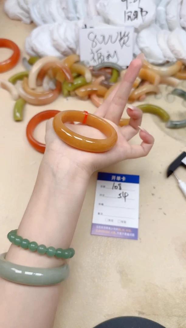 未镶嵌手镯石英质玉108/54