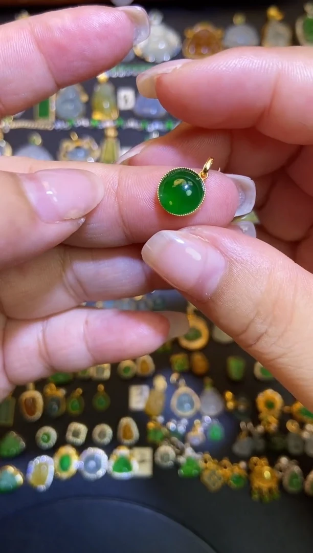 翡翠18K金镶嵌吊坠(不含链)1