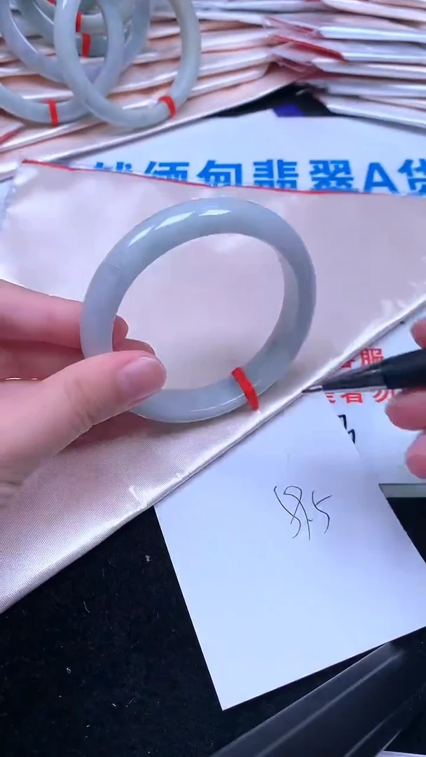 未镶嵌手镯翡翠.