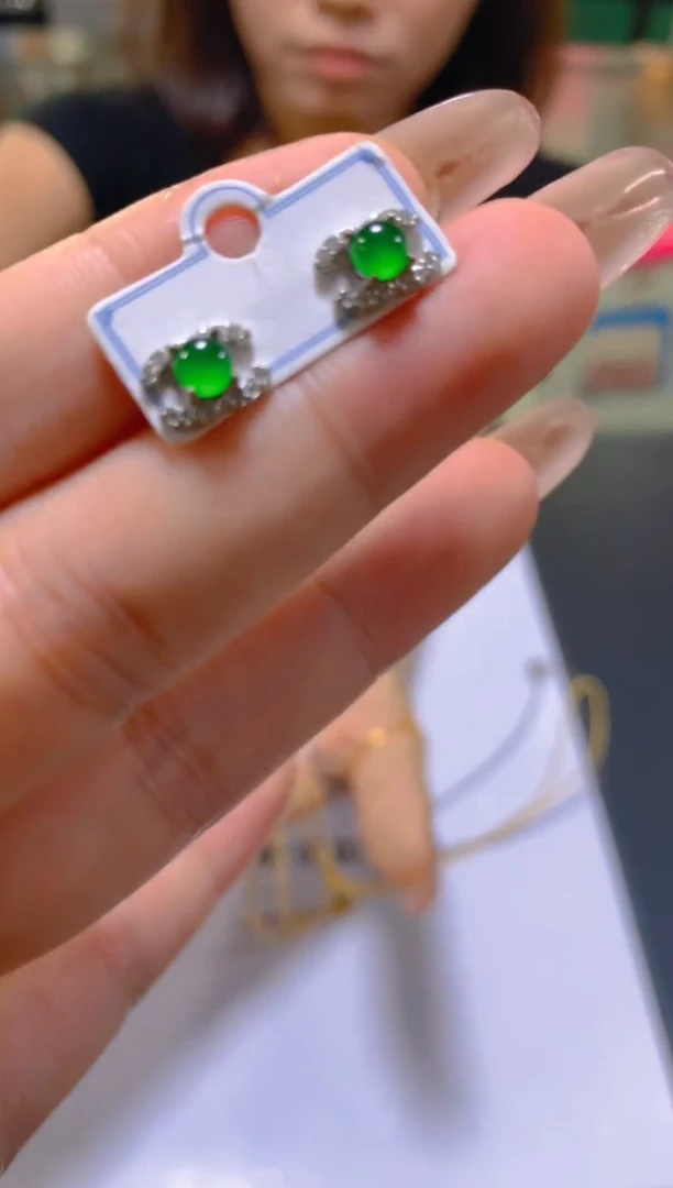 未镶嵌翡翠耳饰多样性发一