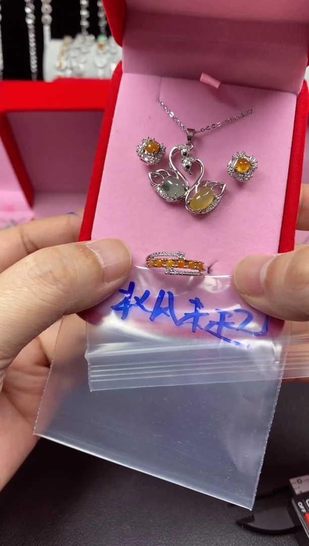 未镶嵌戒指翡翠北**起翡翠吊坠