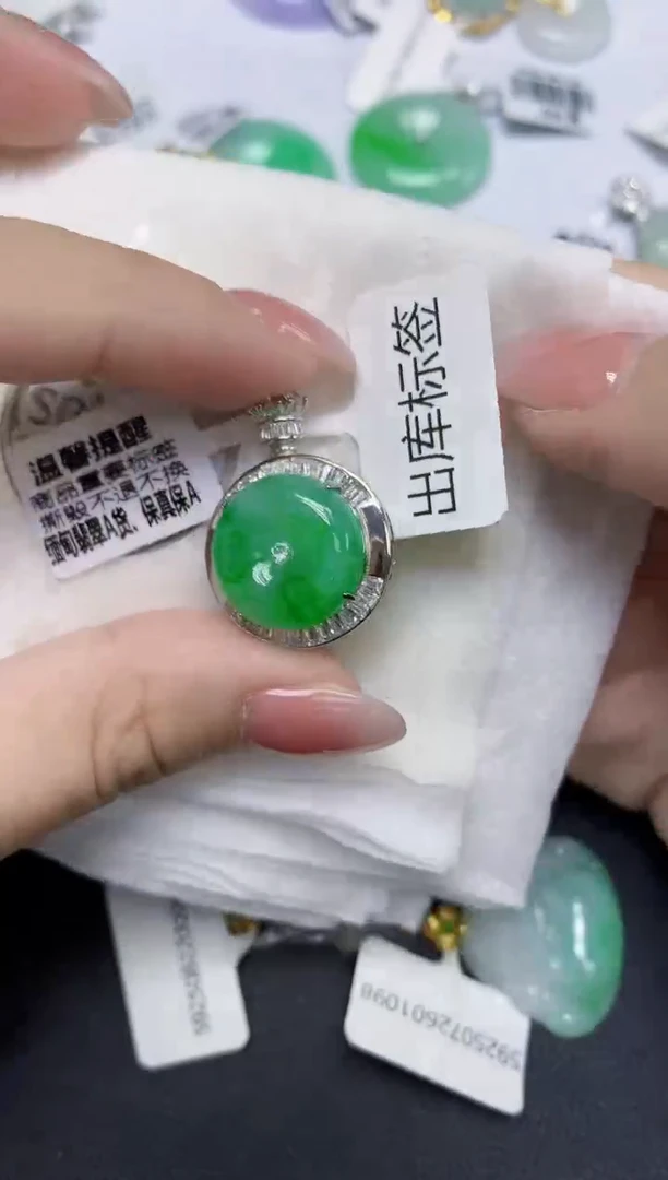颈饰未镶嵌翡翠天然缅甸翡翠A货多样性发一件