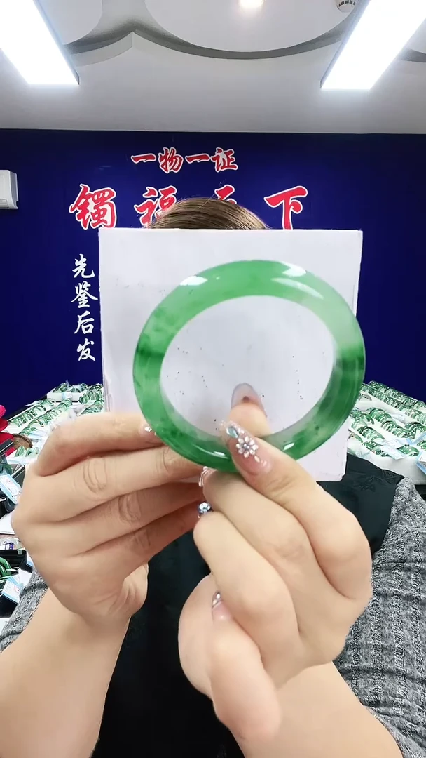 未镶嵌手镯石英质玉（非洲翠）1