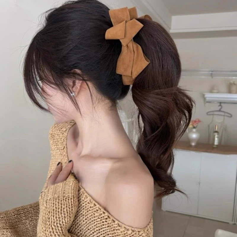 森系咖棕～秋冬绒面磨毛多层立体不规则织带蝴蝶结高马尾香蕉夹女