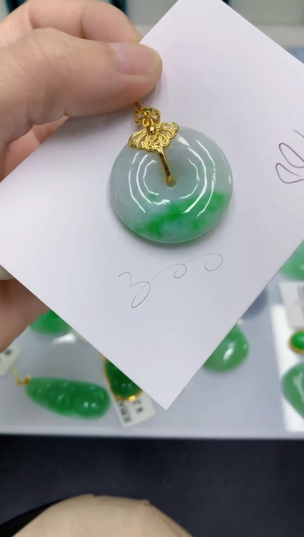 颈饰未镶嵌翡翠翡翠