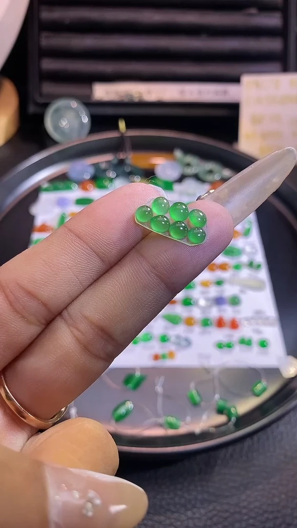 翡翠挂件未镶嵌蛋