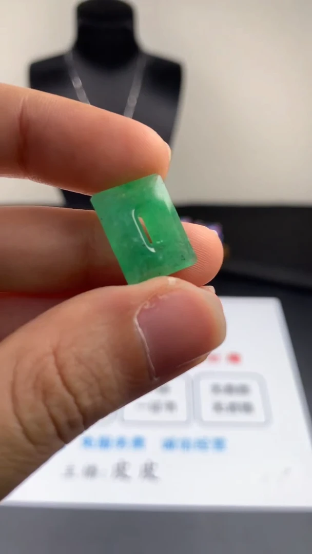 吊坠(不含链)未镶嵌翡翠天然缅甸A货翡翠