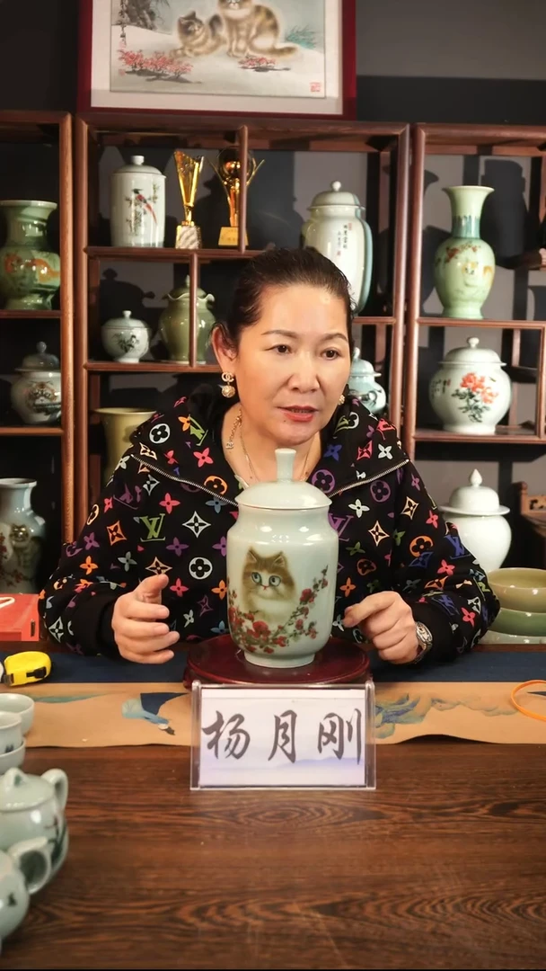 釉中彩 猫画 盖罐L