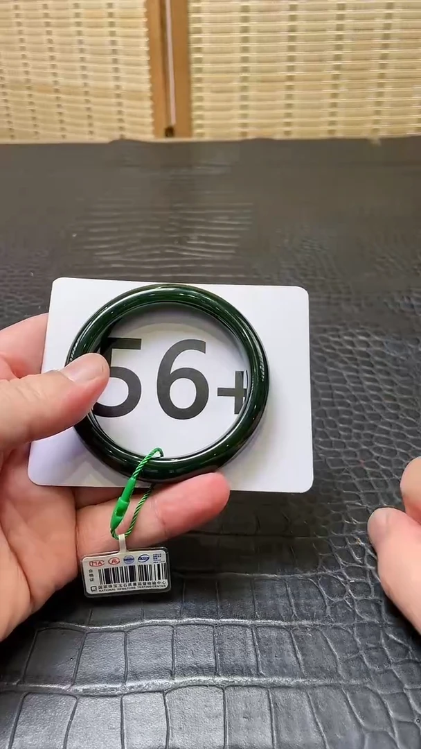 和田玉（碧玉）手镯未镶嵌一个