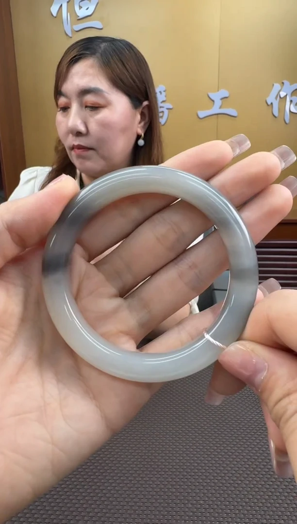 【闪购商品】和田玉手镯未镶嵌55