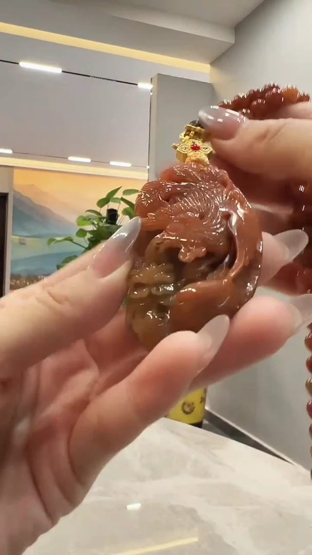 翡翠未镶嵌颈饰凤凰