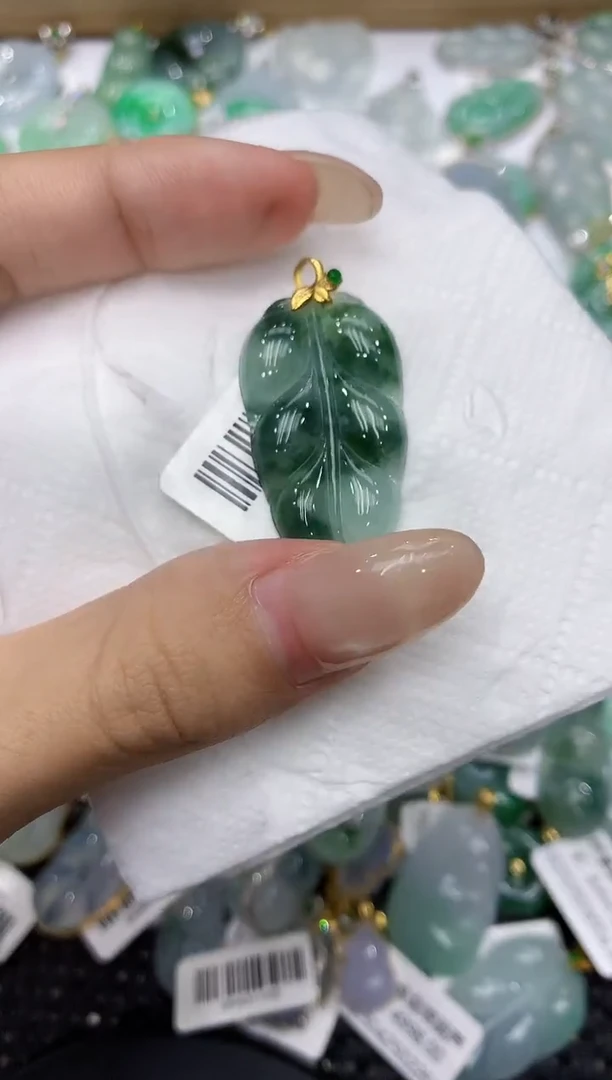 翡翠18K金镶嵌颈饰111111111111