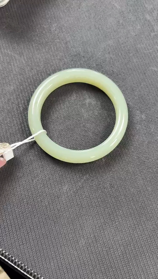 和田玉手镯未镶嵌福利镯