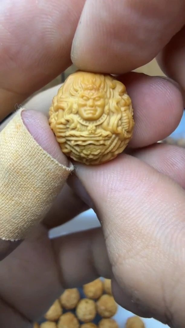 吊坠猴头核桃马王爷