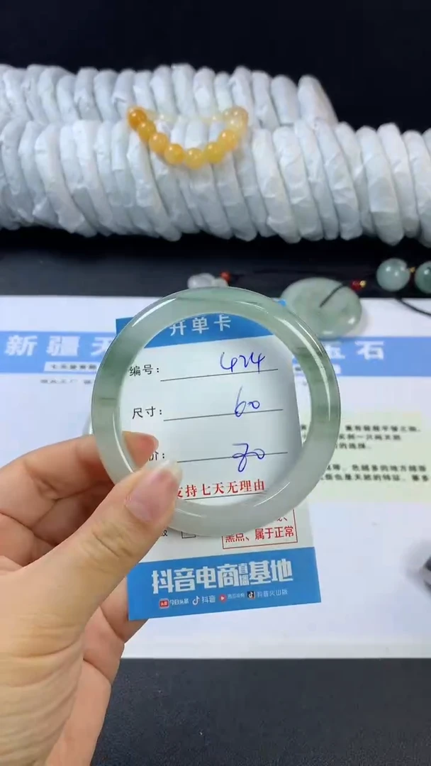 【闪购商品】石英质玉手镯未镶嵌F424