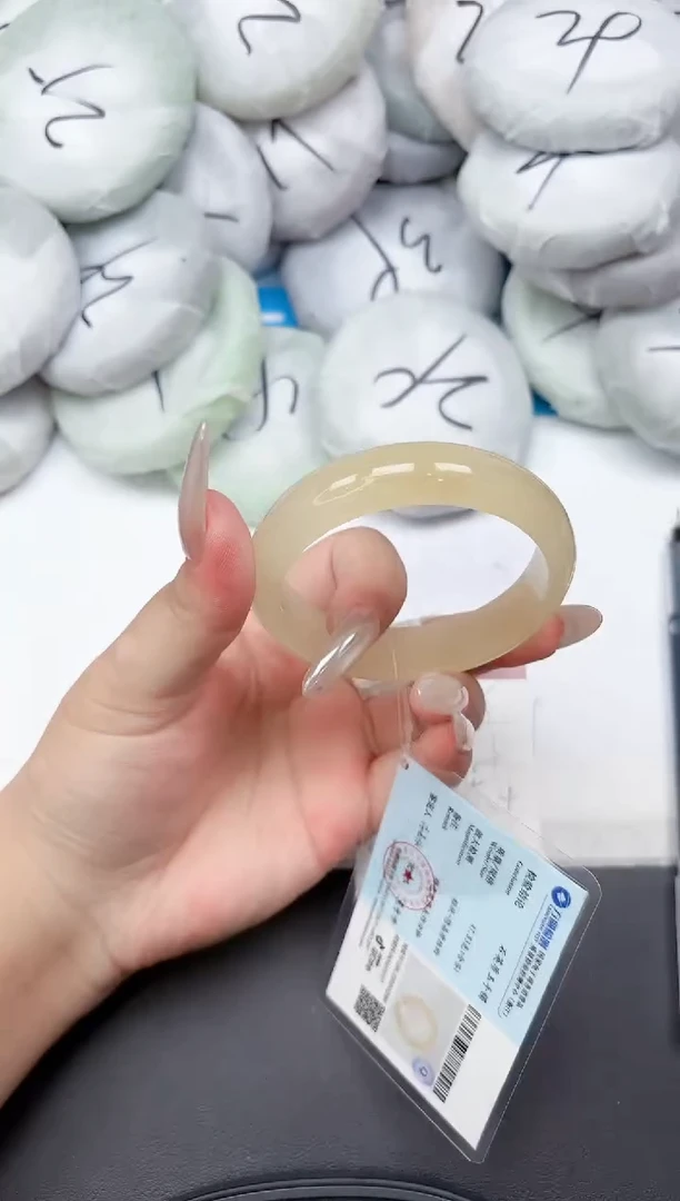 未镶嵌手镯石英质玉245-56.6