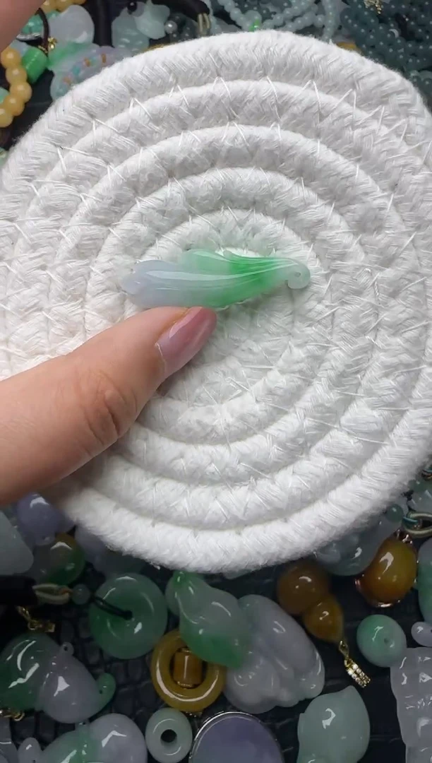 颈饰未镶嵌翡翠缅甸翡翠吊坠
