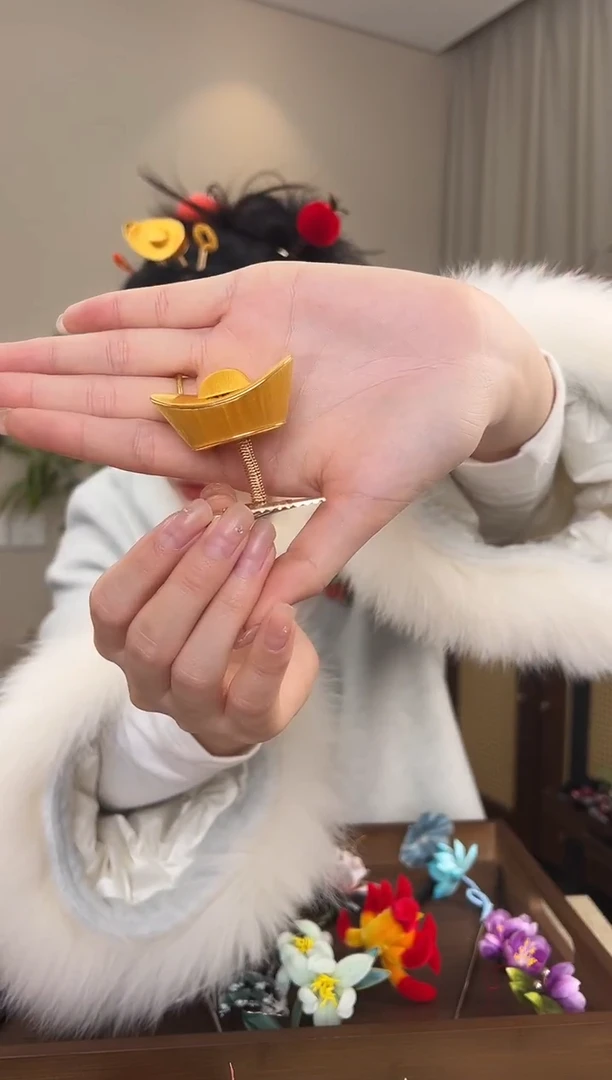 刺绣恭****u缠花小圆宝边夹