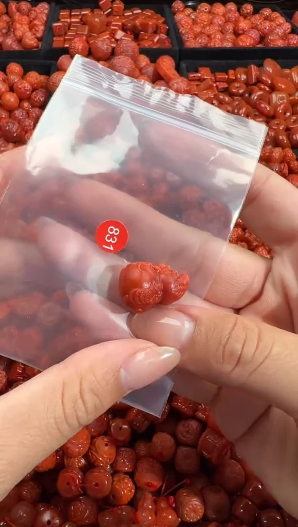 南红玛瑙未镶嵌颈饰1