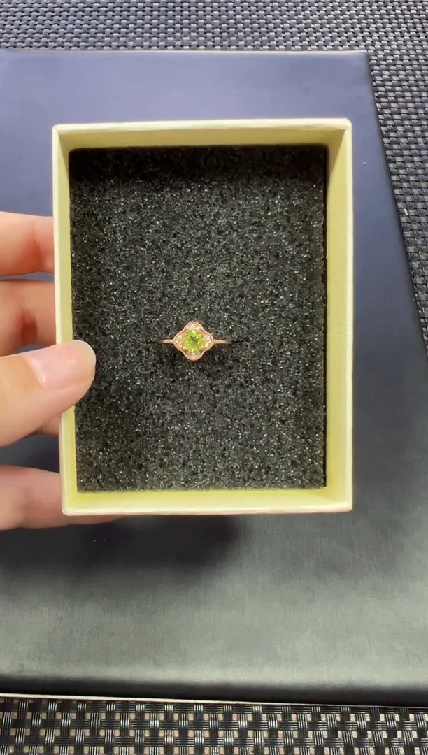 戒指银S925镶嵌橄榄石（多样性发一件）
