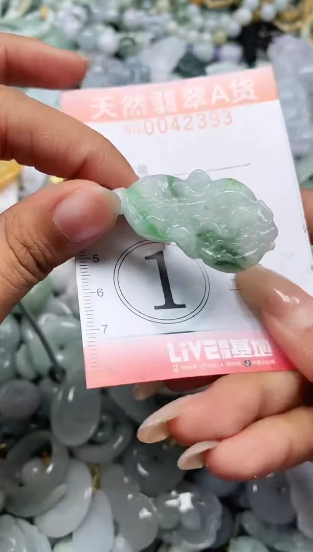 翡翠未镶嵌颈饰闪购0042393