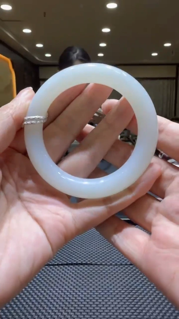 颈饰未镶嵌和田玉手镯56