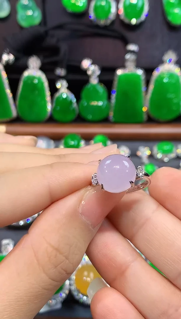 18K金镶嵌戒指翡翠戒指